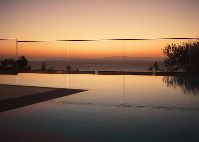 Uparati - Hilltop Sea View Retreat By The *