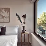 Uparati - Hilltop Sea View Retreat By The