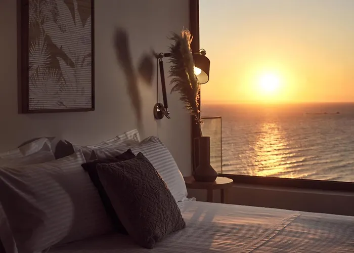 Uparati - Hilltop Sea View Retreat By The Planos