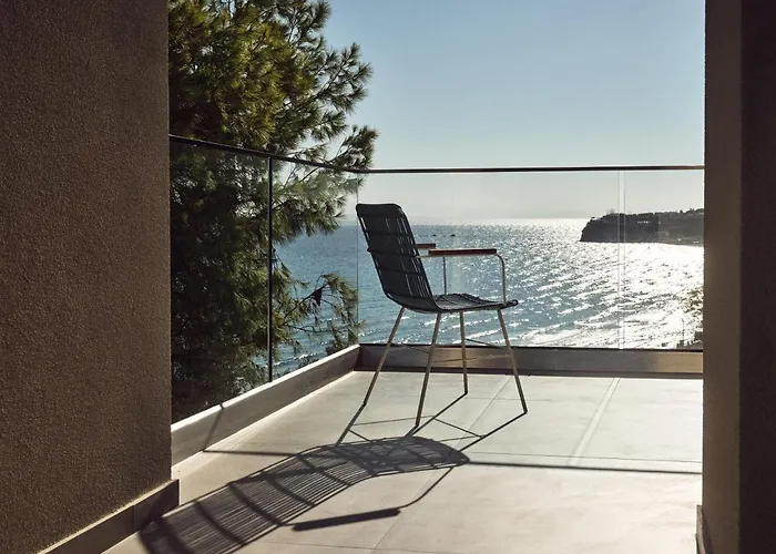 Uparati - Hilltop Sea View Retreat By The Villa *
